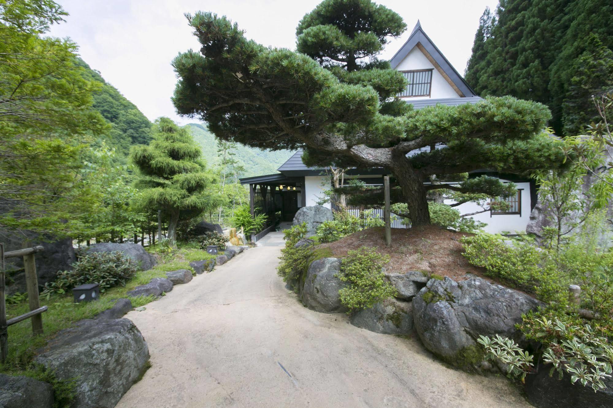 Hotel Hida Tsuzuri Oboro à Takayama  Extérieur photo
